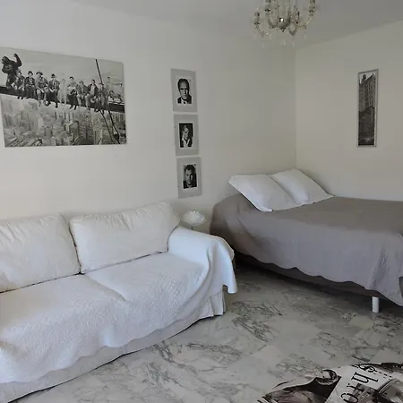 Tambourins 411 Daire Cannes